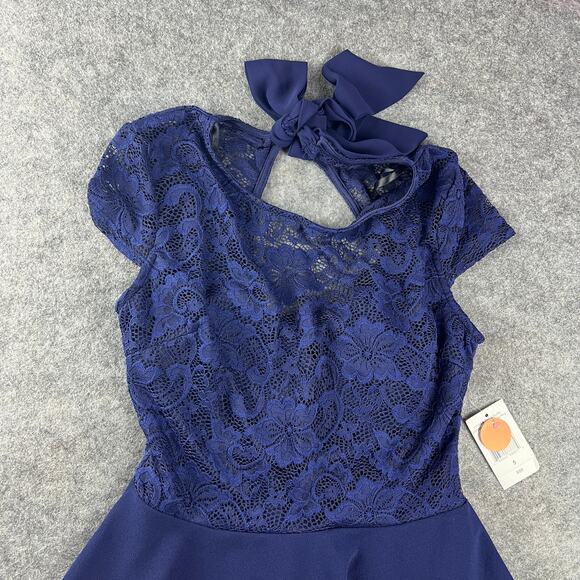 B. Smart Navy Blue‎ Floral Lace Cap Sleeve Fit & Flare Dress Juniors Sz 5 NWT - Picture 5 of 5